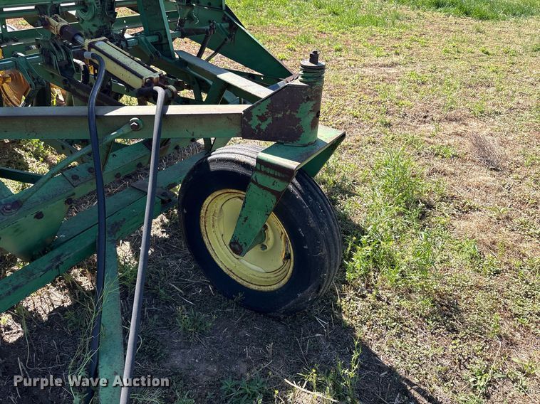 image for item DY2513 John Deere LZ812 grain drill