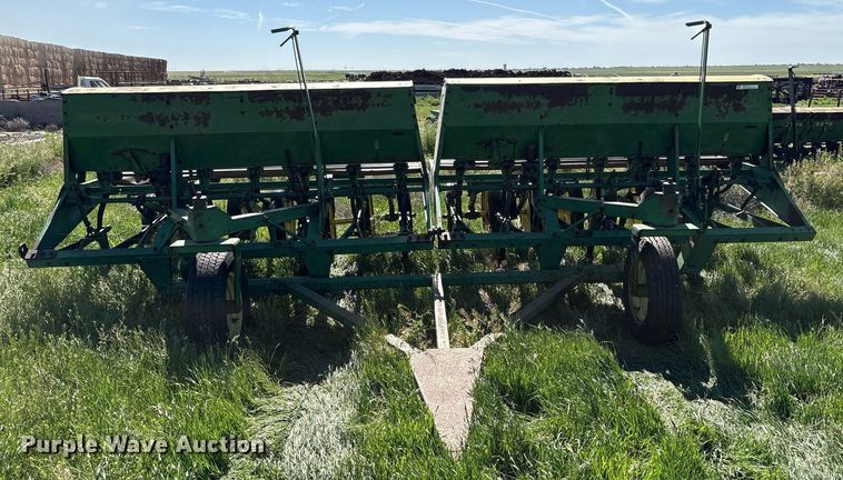 image for item DY2513 John Deere LZ812 grain drill