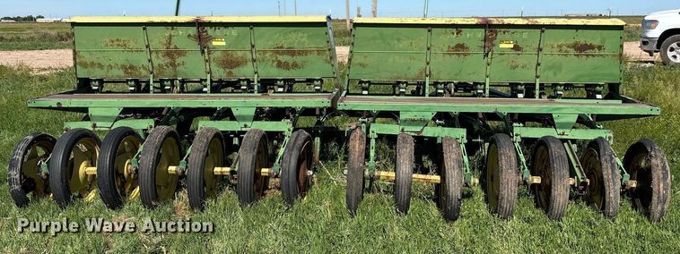image for item DY2513 John Deere LZ812 grain drill