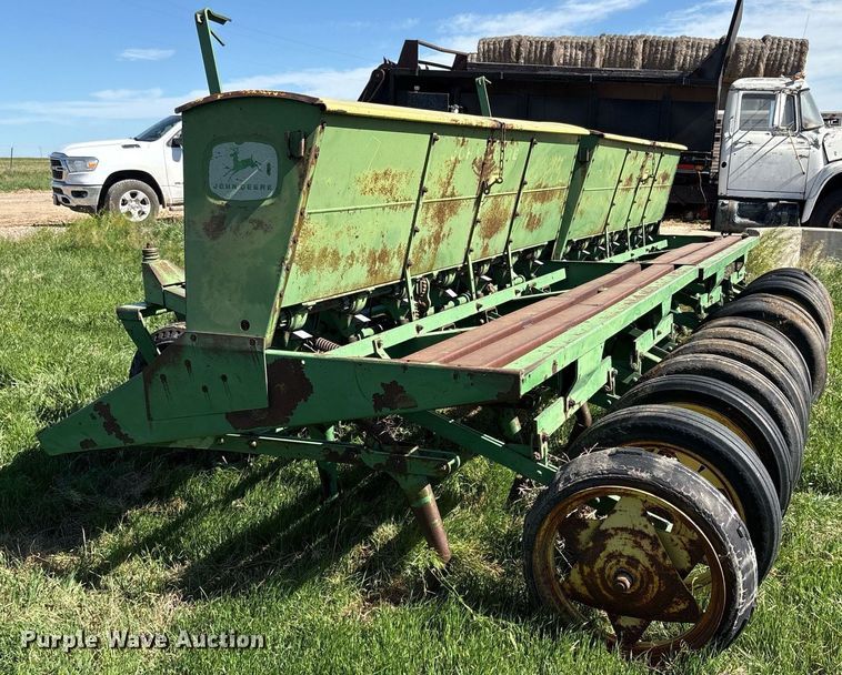 image for item DY2513 John Deere LZ812 grain drill