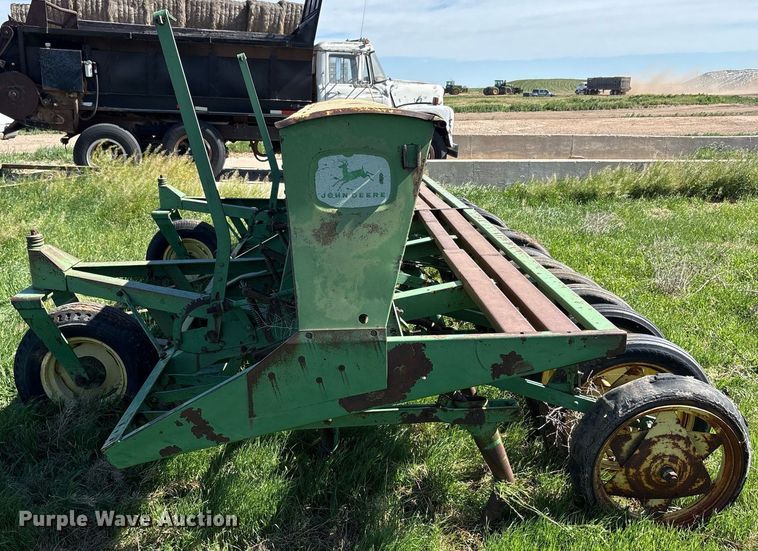 image for item DY2513 John Deere LZ812 grain drill