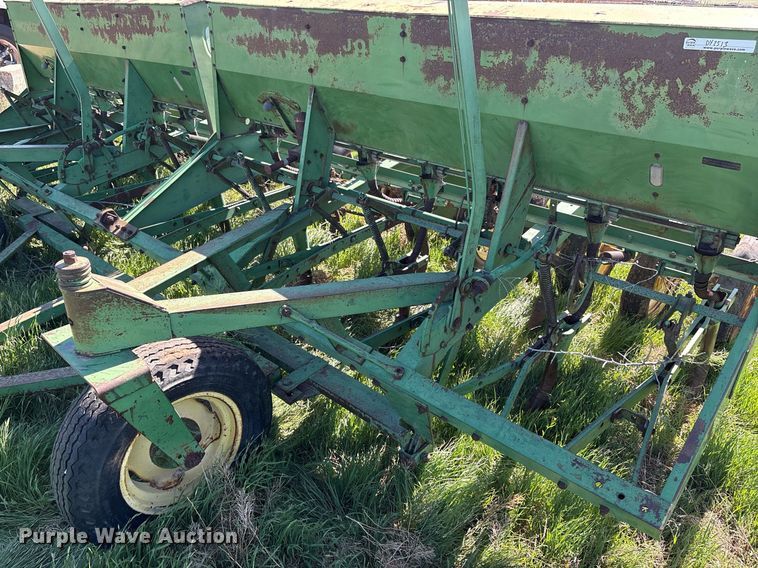 image for item DY2513 John Deere LZ812 grain drill