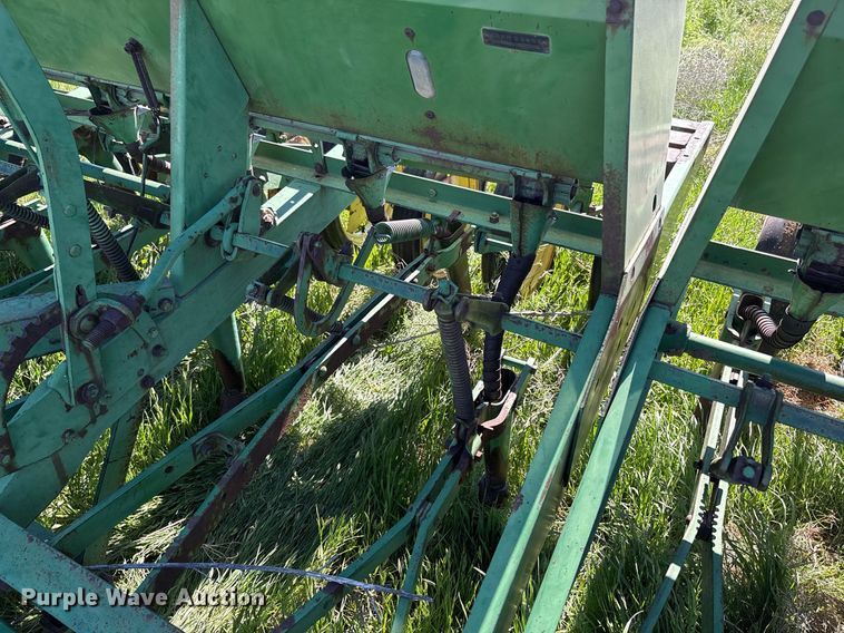 image for item DY2513 John Deere LZ812 grain drill