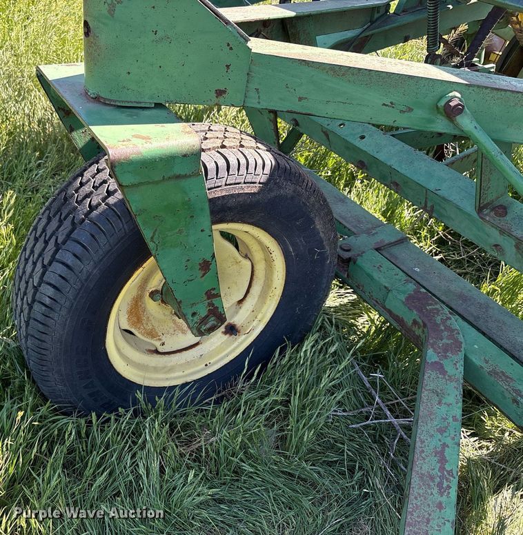 image for item DY2513 John Deere LZ812 grain drill