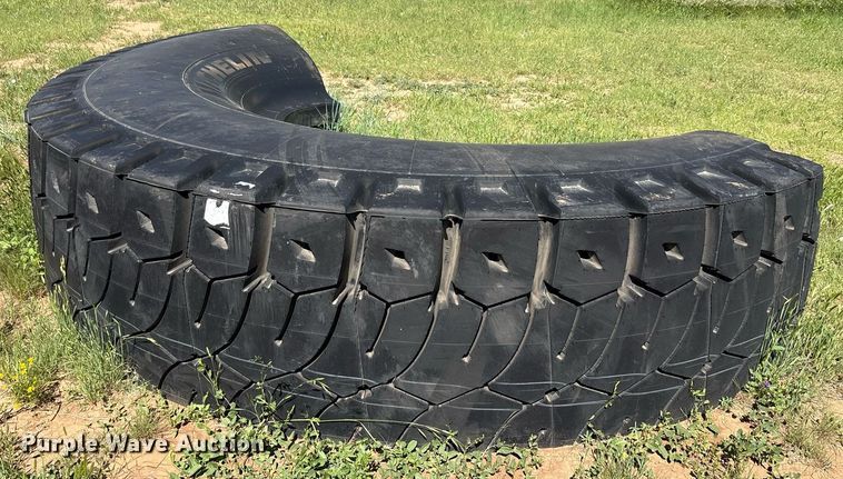 image for item DY2515 (2) Michelin tire halves