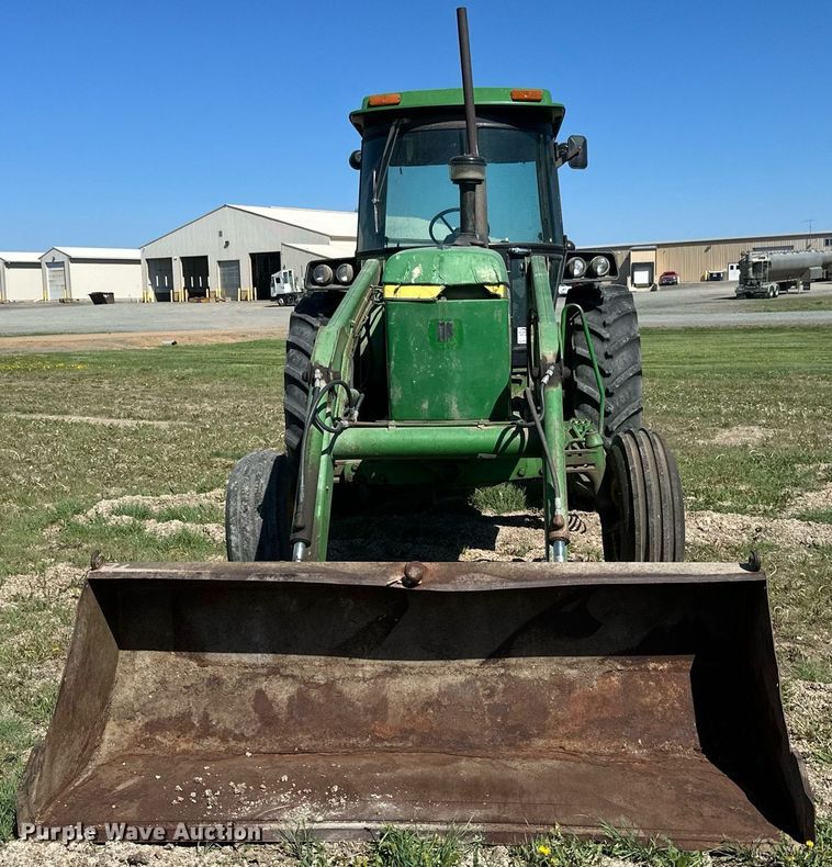 image for item EB2565 John Deere 4040 tractor