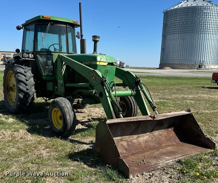 image for item EB2565 John Deere 4040 tractor