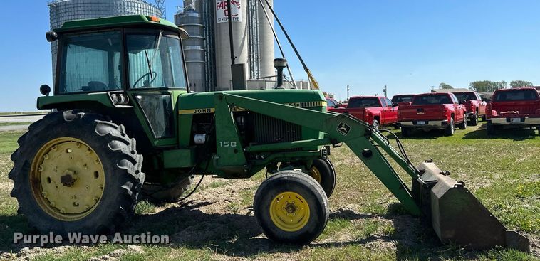 image for item EB2565 John Deere 4040 tractor