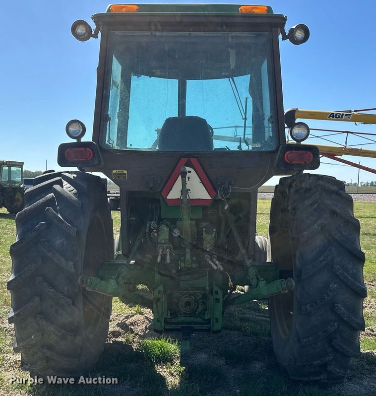 image for item EB2565 John Deere 4040 tractor