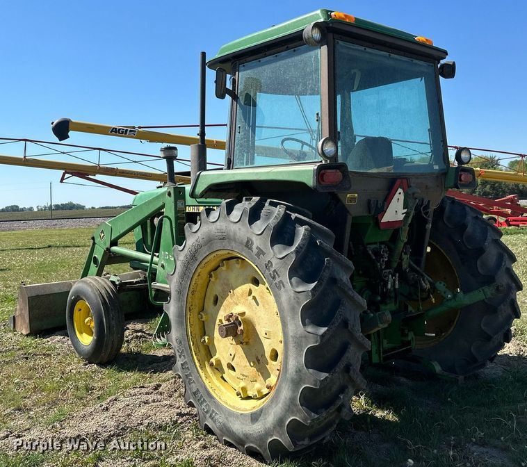 image for item EB2565 John Deere 4040 tractor