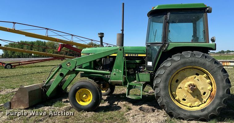 image for item EB2565 John Deere 4040 tractor