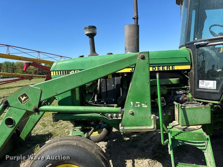 image for item EB2565 John Deere 4040 tractor