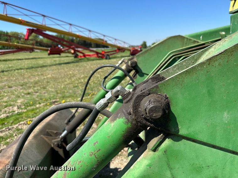 image for item EB2565 John Deere 4040 tractor