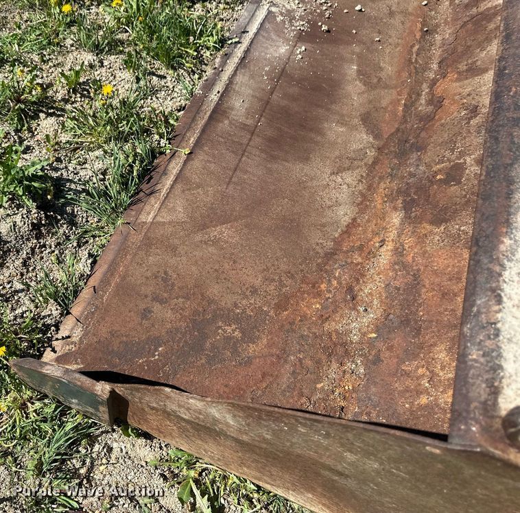 image for item EB2565 John Deere 4040 tractor