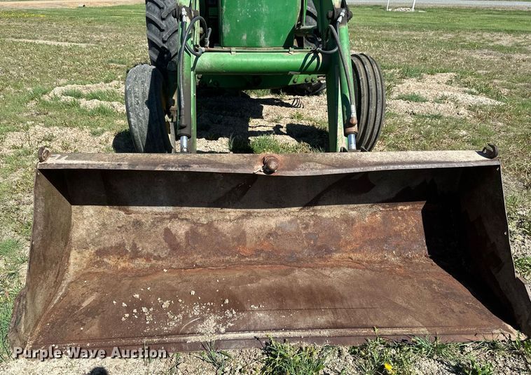 image for item EB2565 John Deere 4040 tractor