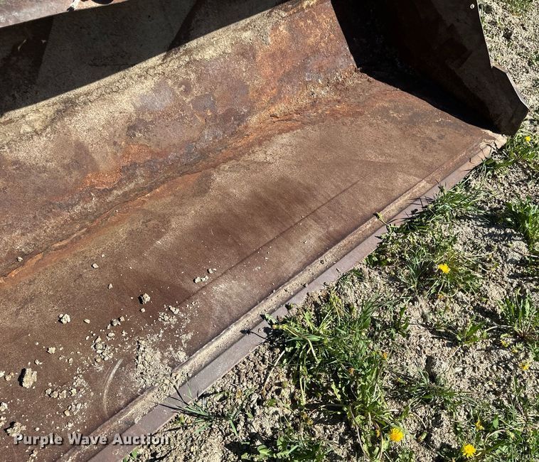 image for item EB2565 John Deere 4040 tractor