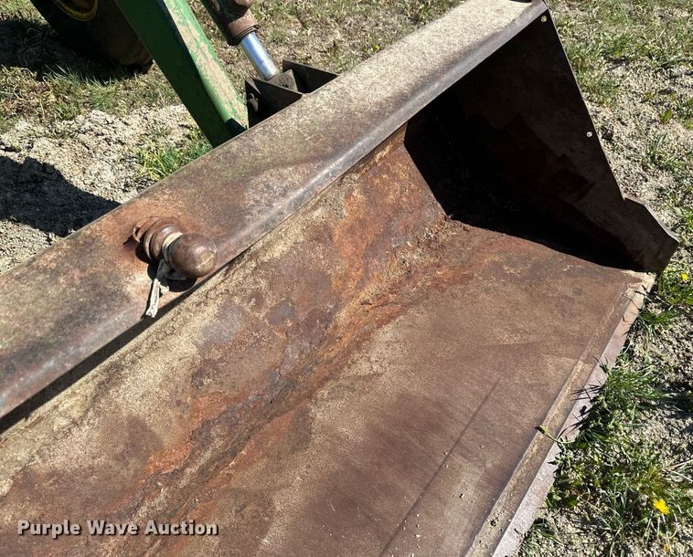 image for item EB2565 John Deere 4040 tractor