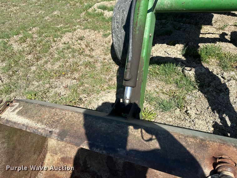 image for item EB2565 John Deere 4040 tractor