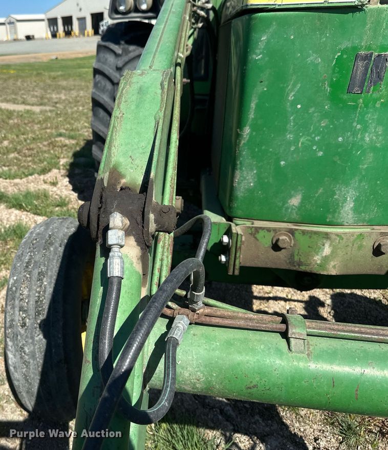 image for item EB2565 John Deere 4040 tractor