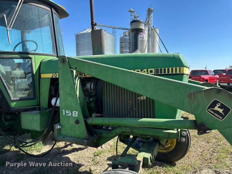 image for item EB2565 John Deere 4040 tractor