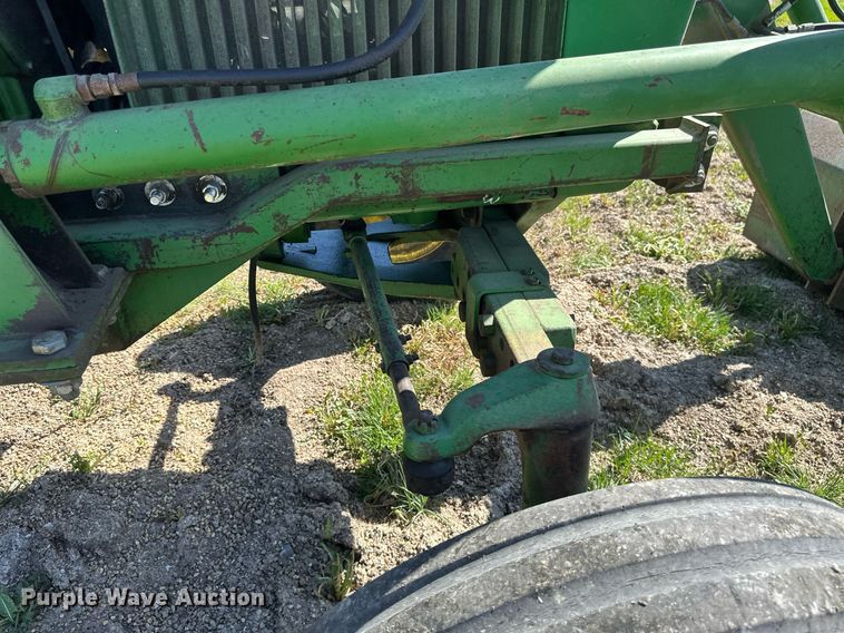 image for item EB2565 John Deere 4040 tractor