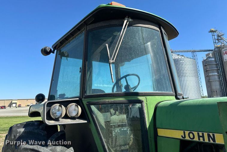 image for item EB2565 John Deere 4040 tractor