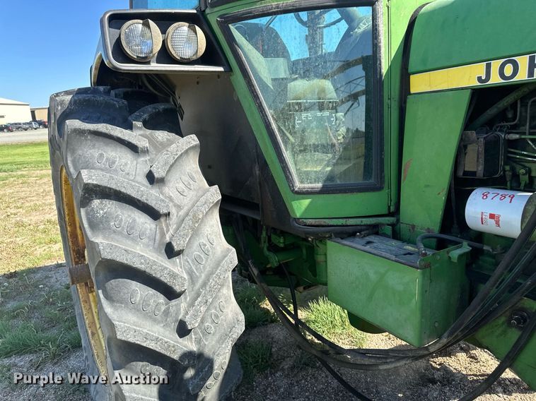 image for item EB2565 John Deere 4040 tractor