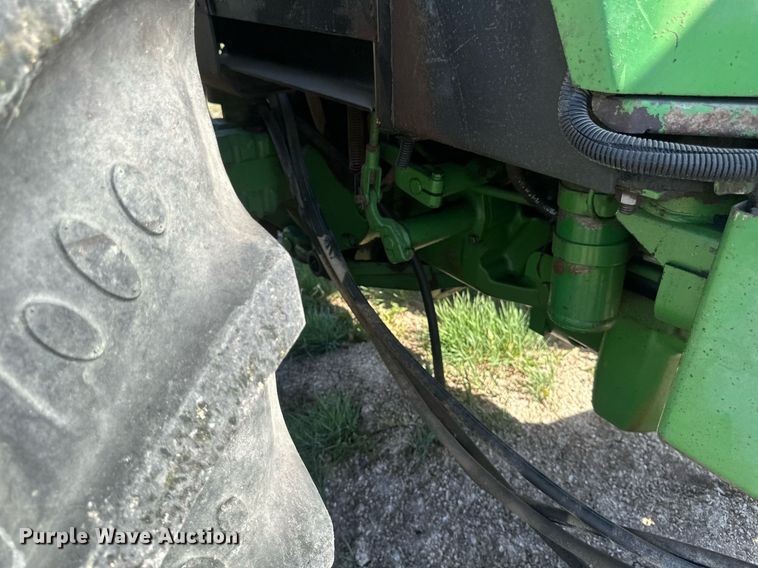 image for item EB2565 John Deere 4040 tractor