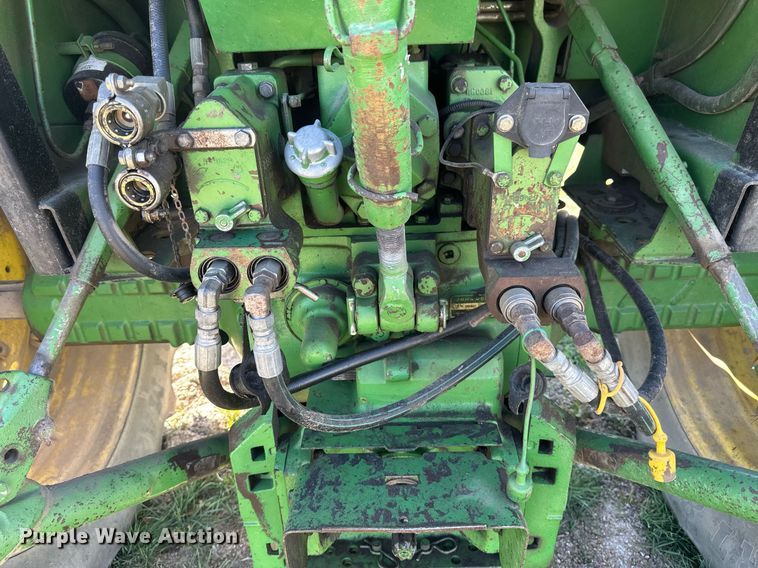 image for item EB2565 John Deere 4040 tractor