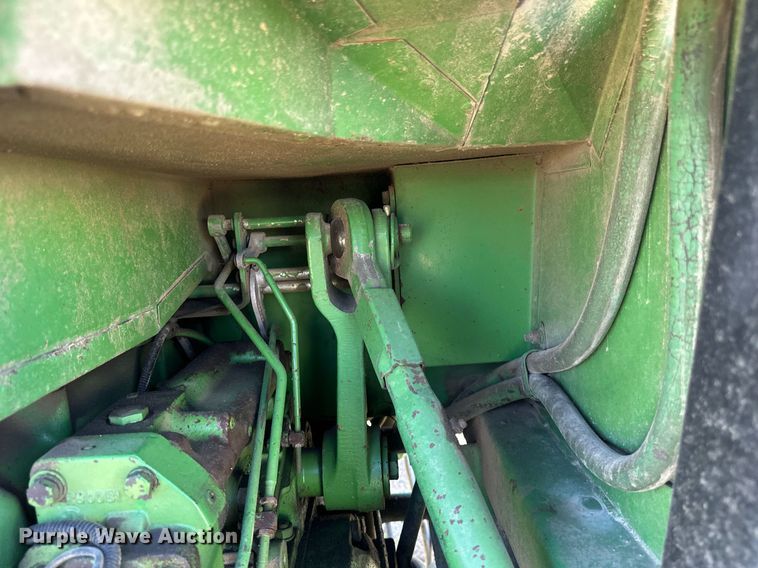 image for item EB2565 John Deere 4040 tractor