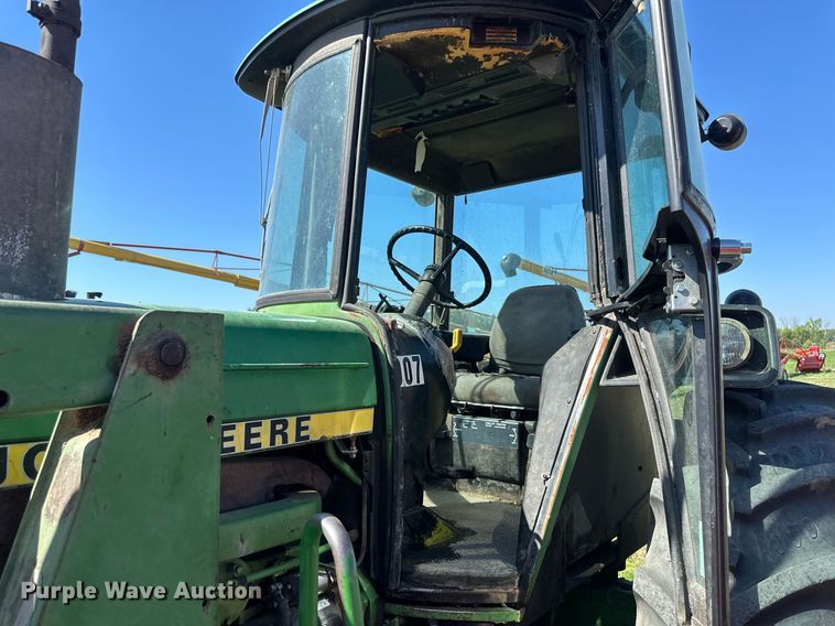 image for item EB2565 John Deere 4040 tractor