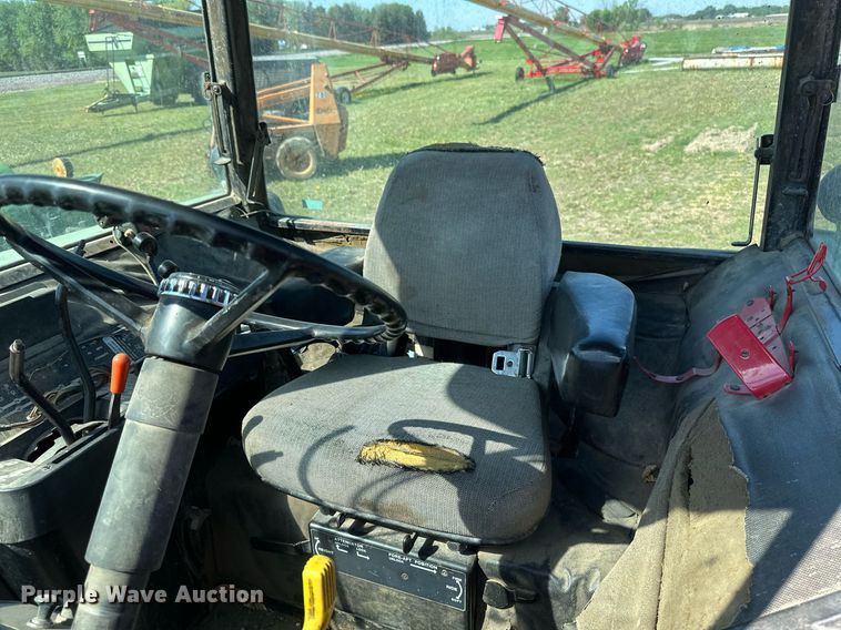 image for item EB2565 John Deere 4040 tractor