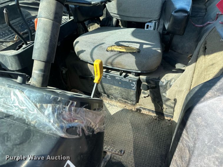 image for item EB2565 John Deere 4040 tractor