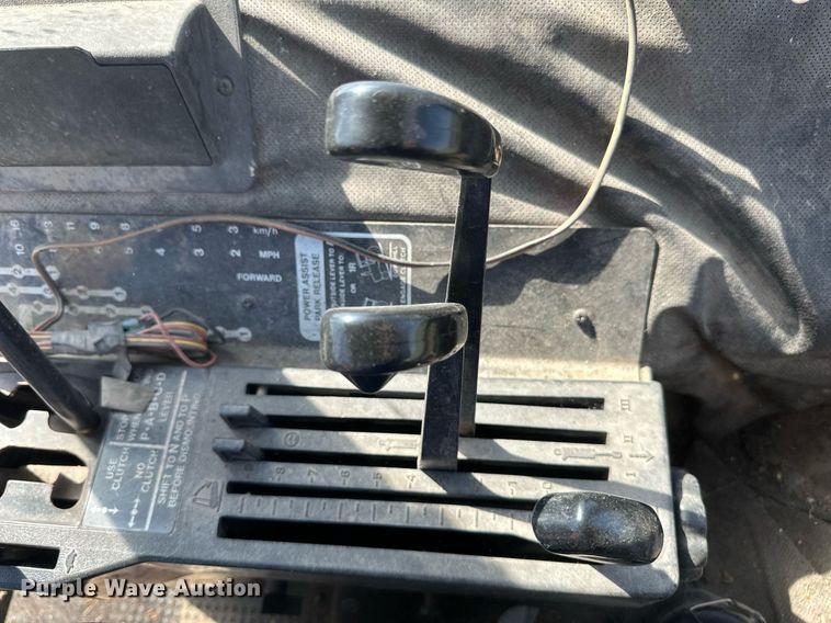 image for item EB2565 John Deere 4040 tractor