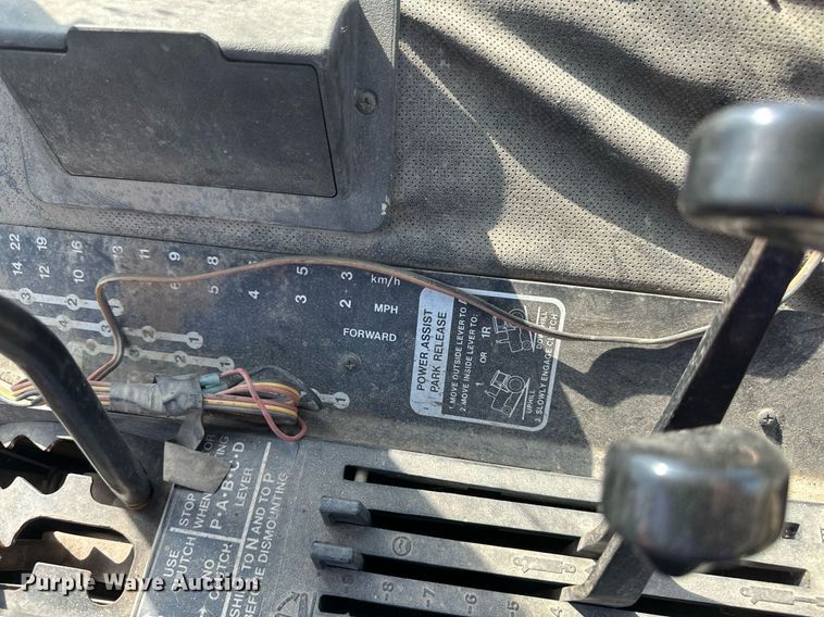 image for item EB2565 John Deere 4040 tractor