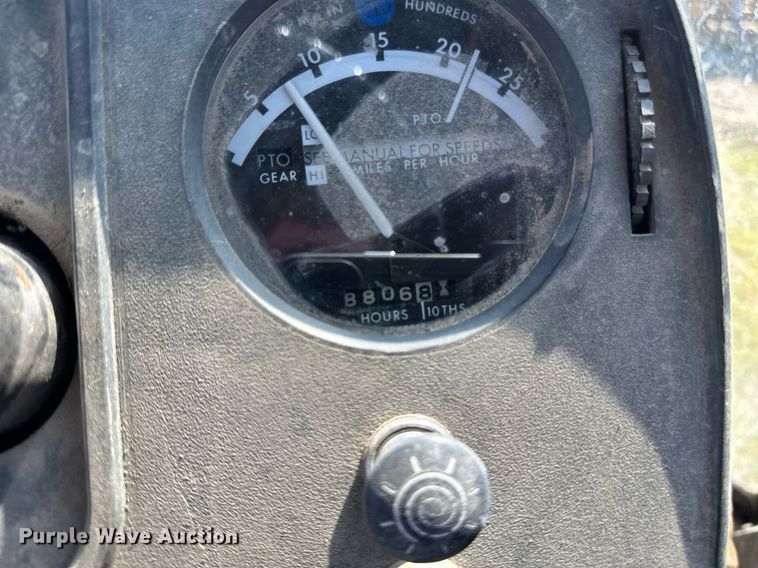 image for item EB2565 John Deere 4040 tractor