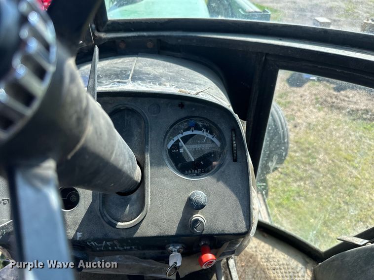 image for item EB2565 John Deere 4040 tractor