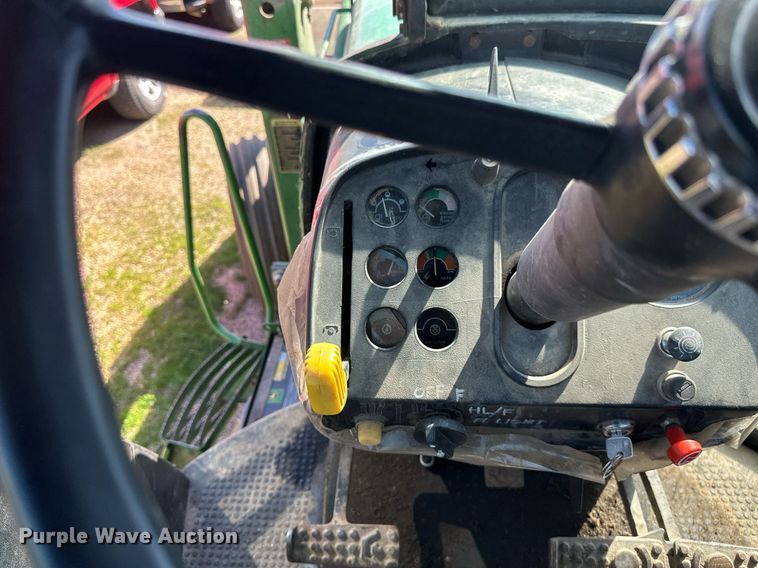 image for item EB2565 John Deere 4040 tractor