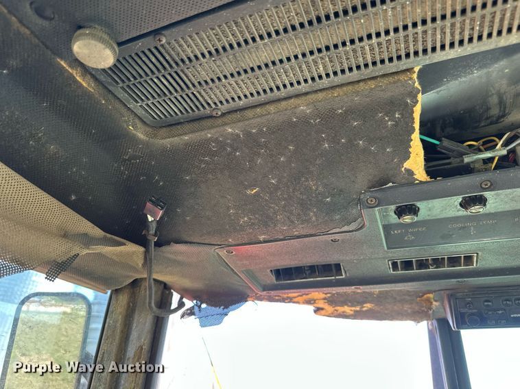 image for item EB2565 John Deere 4040 tractor