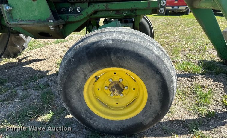 image for item EB2565 John Deere 4040 tractor