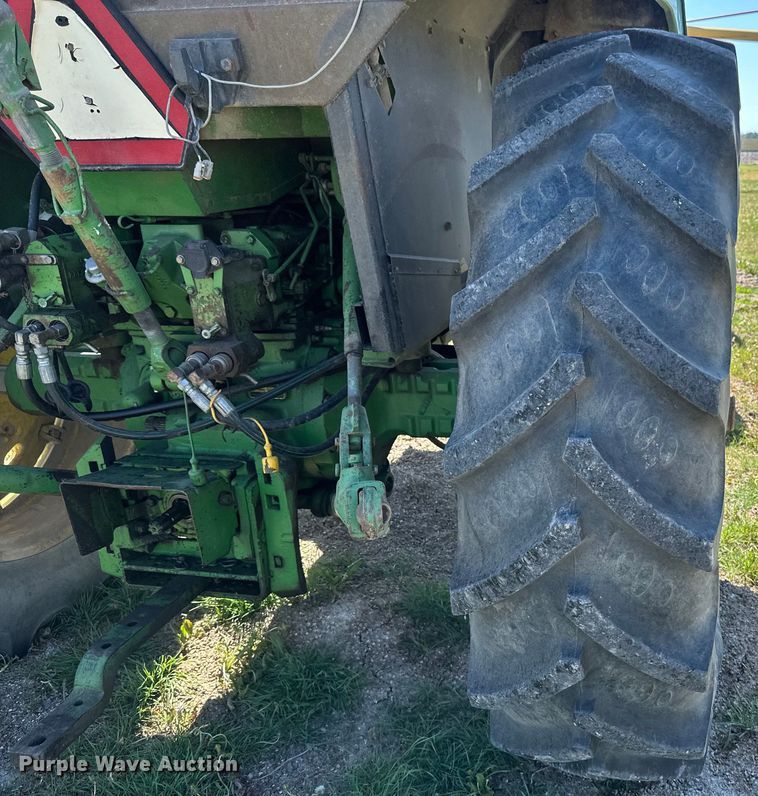 image for item EB2565 John Deere 4040 tractor