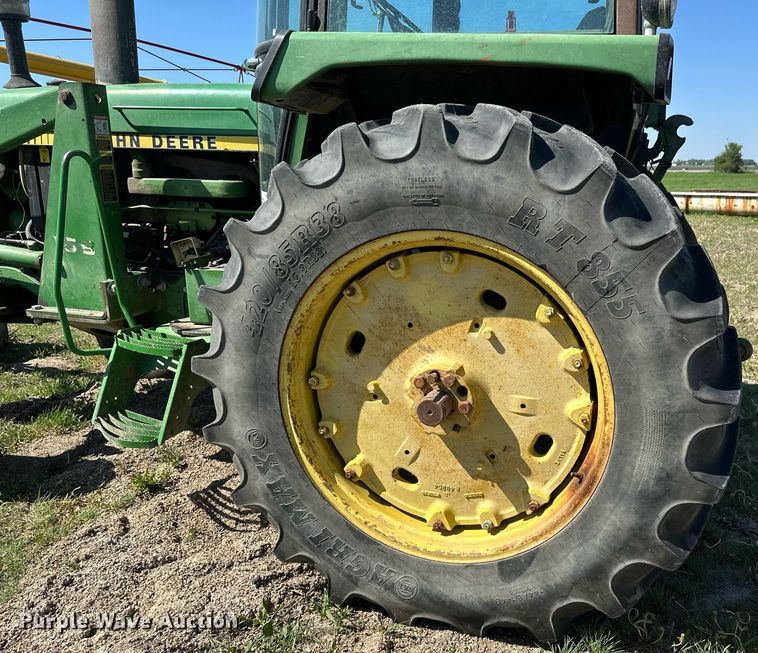 image for item EB2565 John Deere 4040 tractor