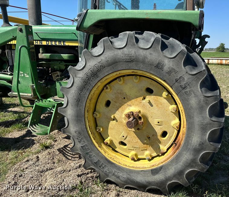 image for item EB2565 John Deere 4040 tractor