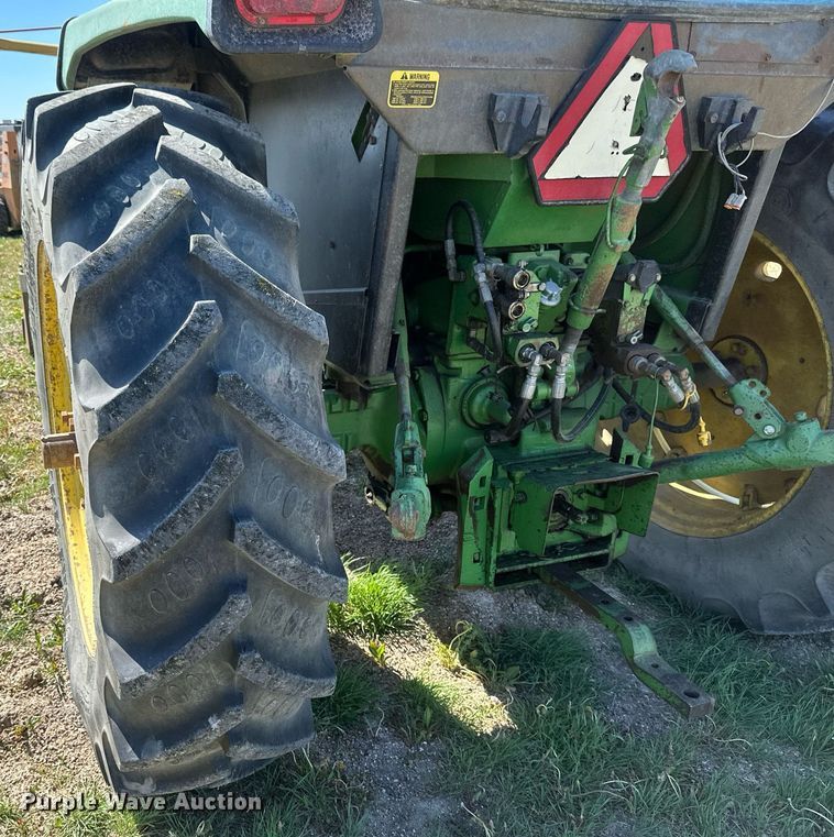 image for item EB2565 John Deere 4040 tractor