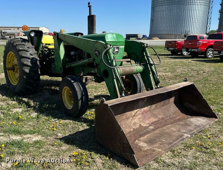 image for item EB2567 1978 John Deere 2640 tractor