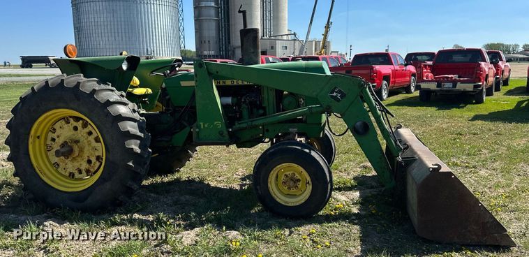 image for item EB2567 1978 John Deere 2640 tractor