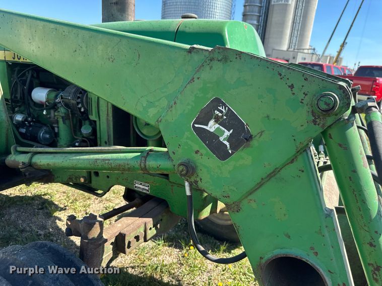 image for item EB2567 1978 John Deere 2640 tractor