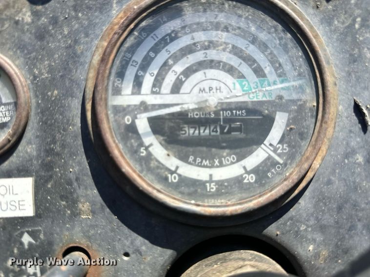 image for item EB2567 1978 John Deere 2640 tractor