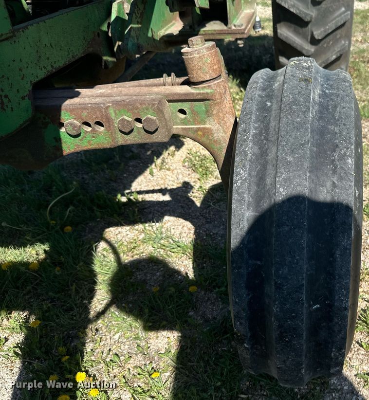 image for item EB2567 1978 John Deere 2640 tractor