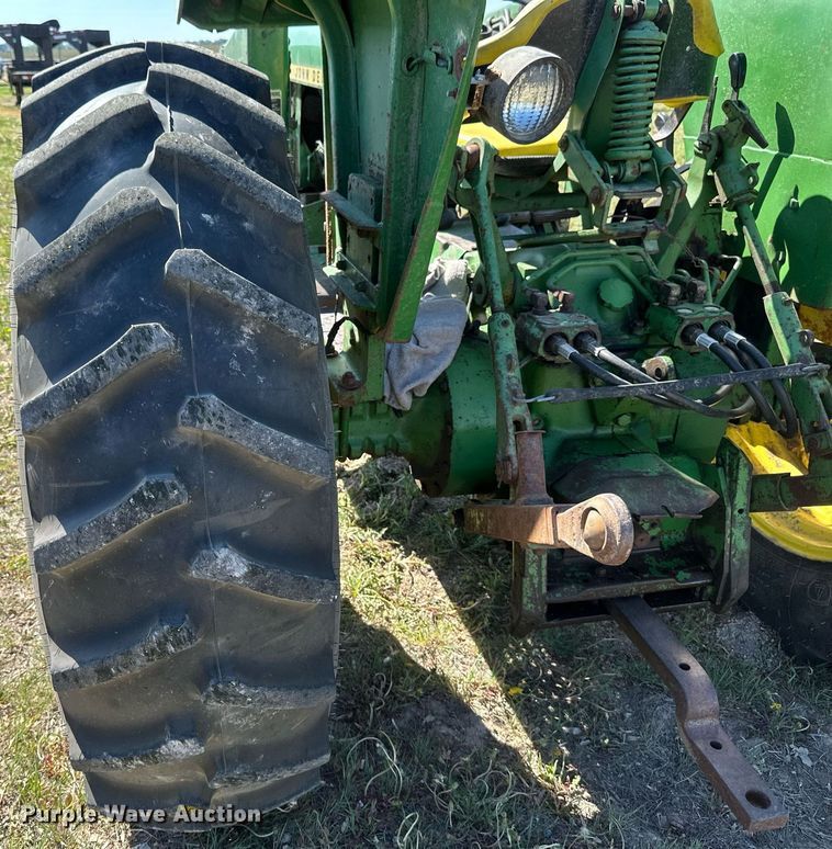 image for item EB2567 1978 John Deere 2640 tractor